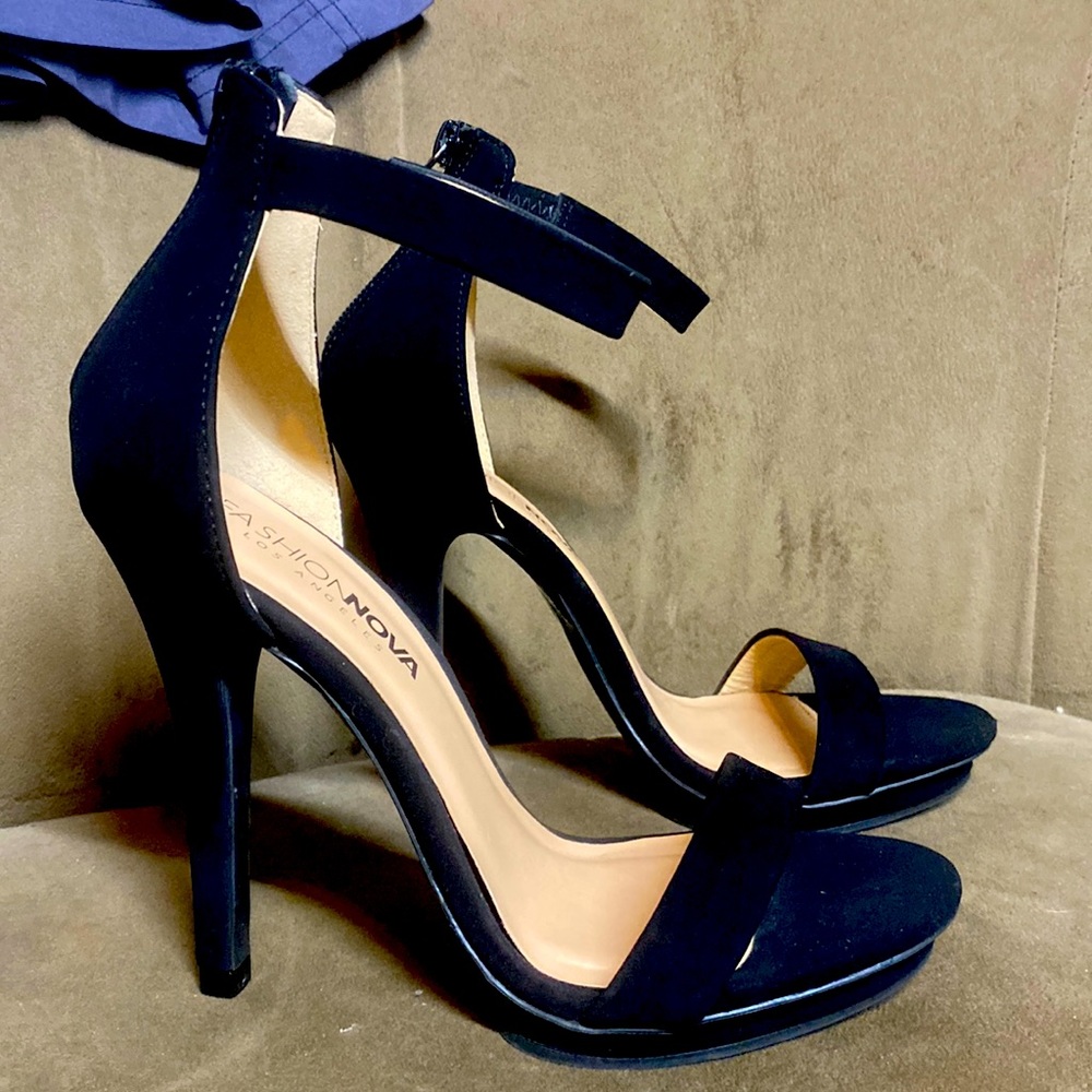 Fashion Nova size 6 strapped High heels.